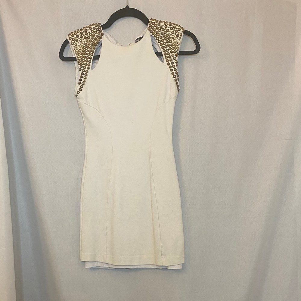 Dress With Shoulder Accent